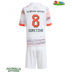 Bayern Munich Leon Goretzka #8 Bortaställ Barn 2025-26 Kortärmad (+ Korta byxor)